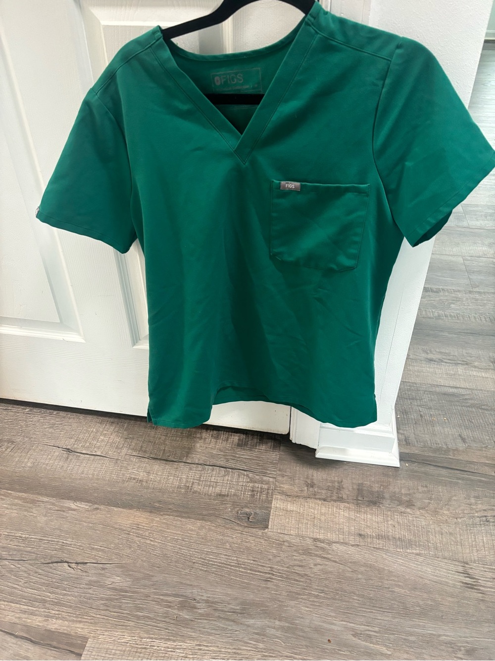 Figs V-Neck Scrub Top in Emerald